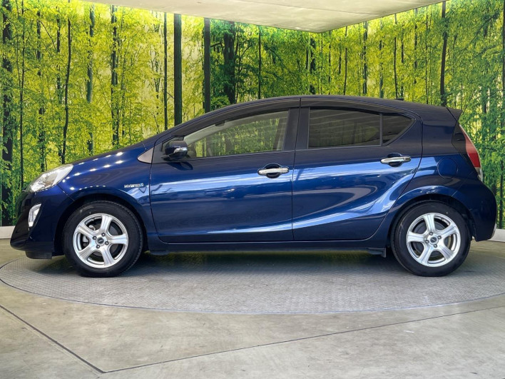 2017 Toyota Aqua DAA-NHP10 (UW-69f0677228867)[8]