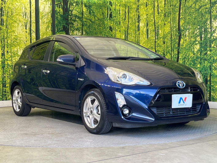 2017 Toyota Aqua DAA-NHP10 (UW-69f0677228867)[13]
