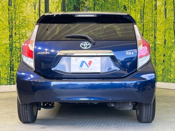 2017 Toyota Aqua DAA-NHP10 (UW-69f0677228867)[10]