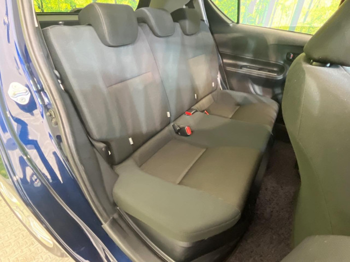 2017 Toyota Aqua DAA-NHP10 (UW-69f0677228867)[26]