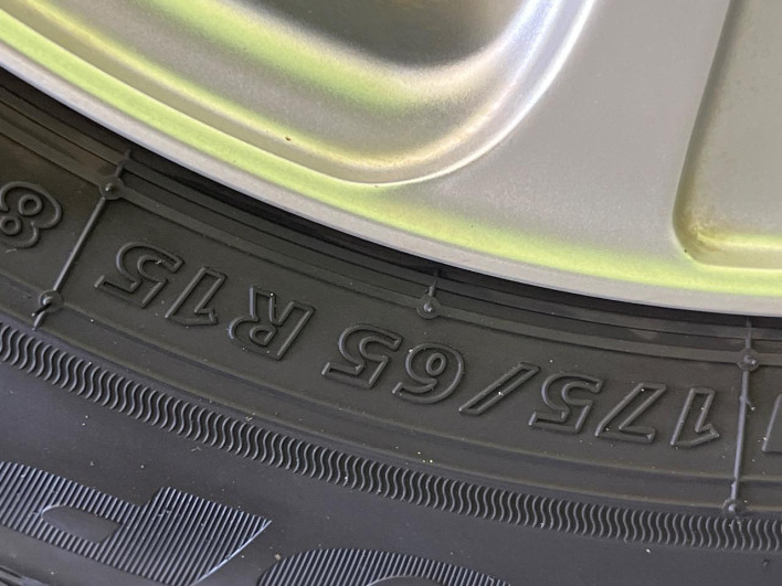 2017 Toyota Aqua DAA-NHP10 (UW-69f0677228867)[22]