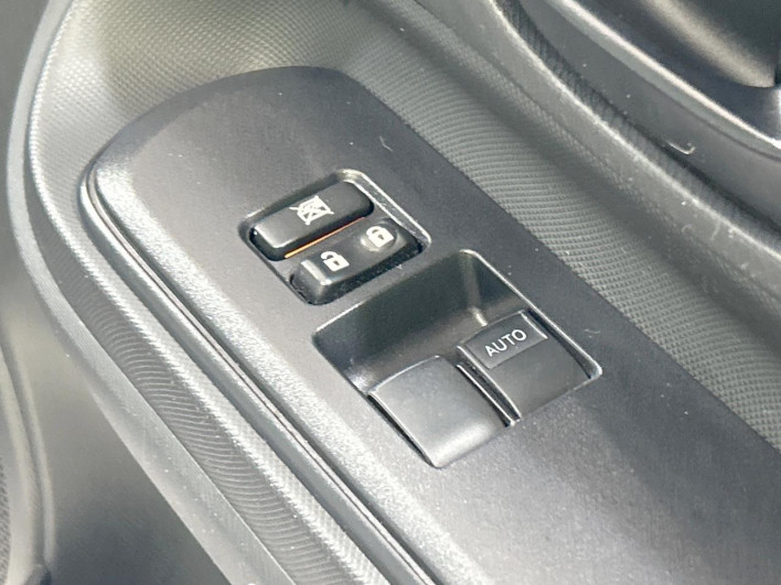 2017 Toyota Aqua DAA-NHP10 (UW-69f0677239157)[15]