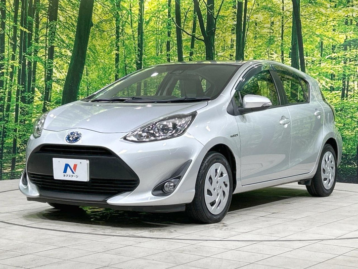 2017 Toyota Aqua DAA-NHP10 (UW-69f0677239157)[5]