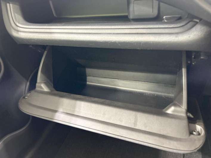 2017 Toyota Aqua DAA-NHP10 (UW-69f0677239157)[22]