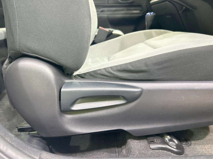 2017 Toyota Aqua DAA-NHP10 (UW-69f0677239157)[16]