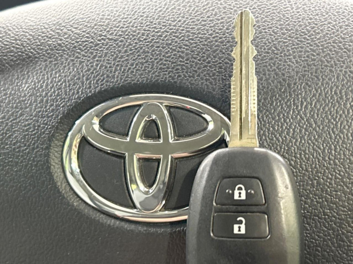 2017 Toyota Aqua DAA-NHP10 (UW-69f0677239157)[20]