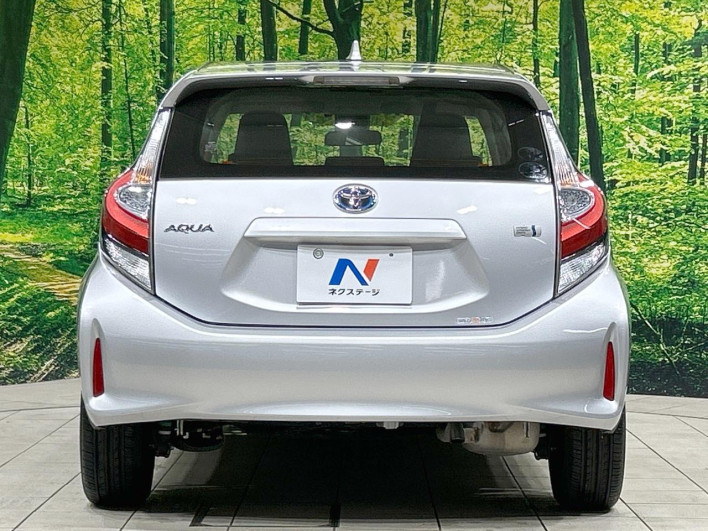 2017 Toyota Aqua DAA-NHP10 (UW-69f0677239157)[8]