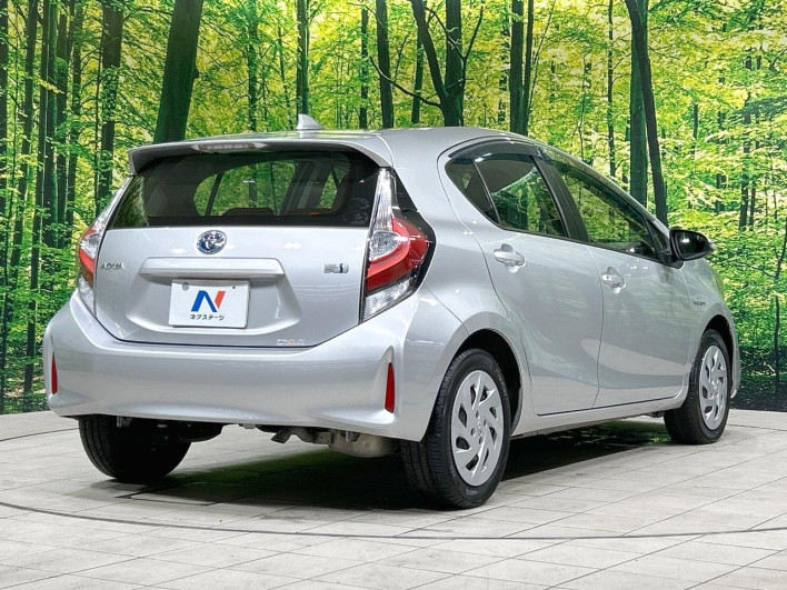 2017 Toyota Aqua DAA-NHP10 (UW-69f0677239157)[9]