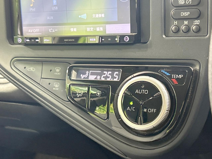 2017 Toyota Aqua DAA-NHP10 (UW-69f0677239157)[25]