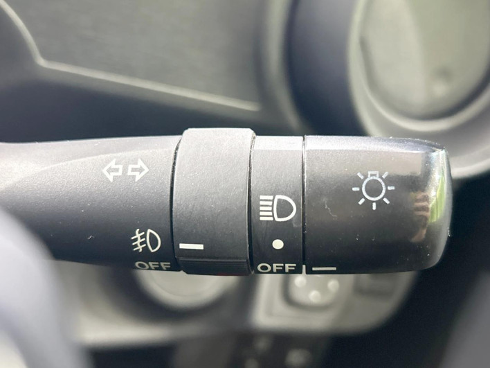 2017 Toyota Aqua DAA-NHP10 (UW-69f0677239157)[29]