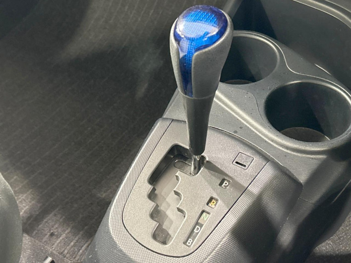 2017 Toyota Aqua DAA-NHP10 (UW-69f0677239157)[26]