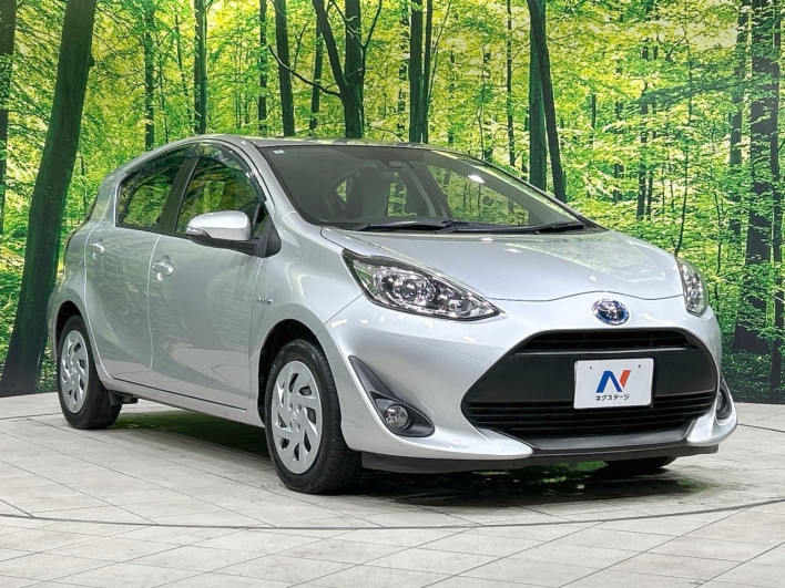 2017 Toyota Aqua DAA-NHP10 (UW-69f0677239157)[11]