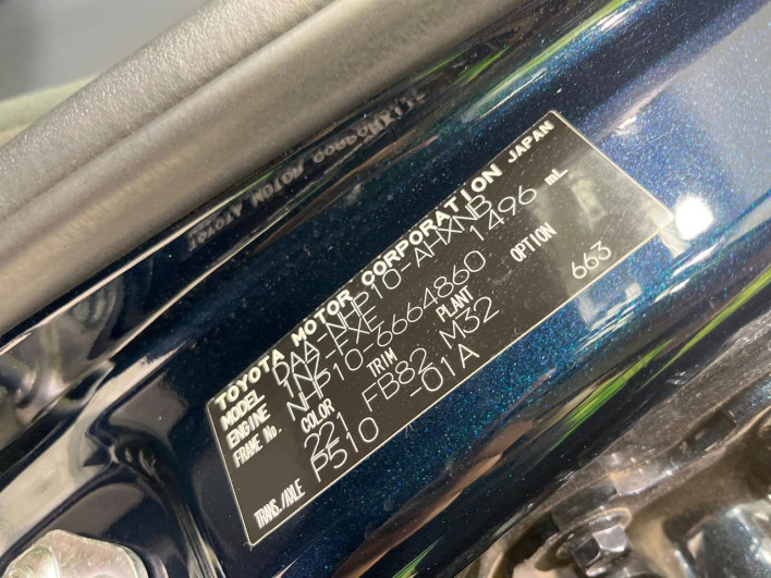 2017 Toyota Aqua DAA-NHP10 (UW-69f067723f654)[1]