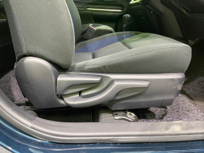 2017 Toyota Aqua DAA-NHP10 (UW-69f067723f654)[12]