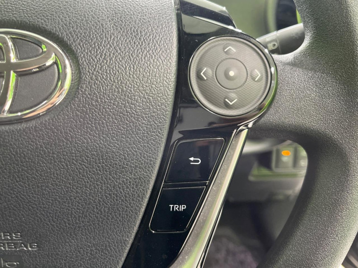 2017 Toyota Aqua DAA-NHP10 (UW-69f067723f654)[28]