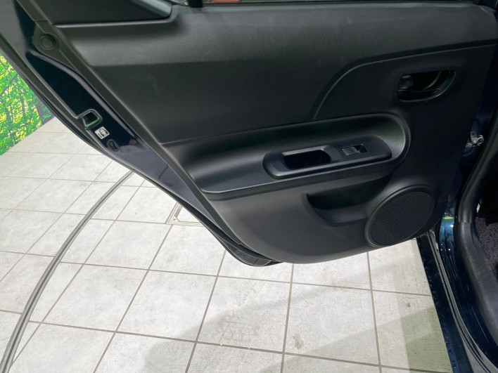 2017 Toyota Aqua DAA-NHP10 (UW-69f067723f654)[7]