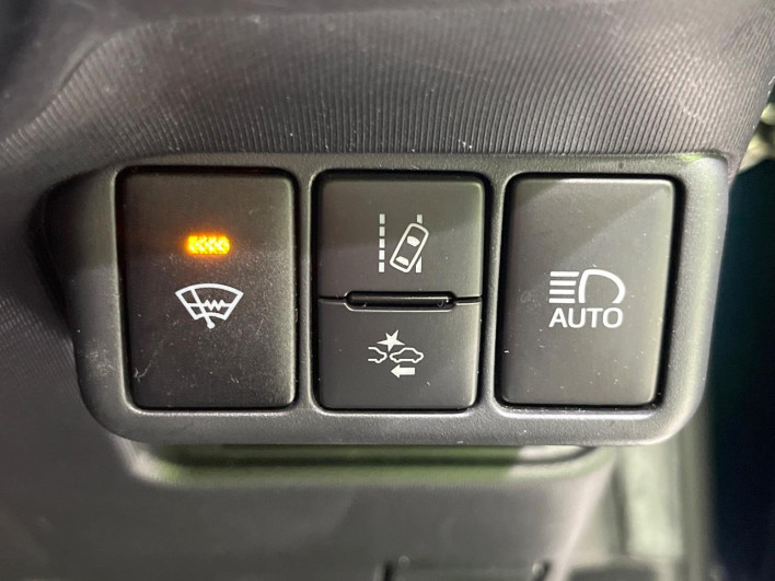 2017 Toyota Aqua DAA-NHP10 (UW-69f067723f654)[24]