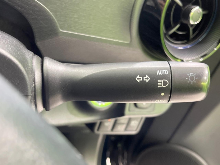 2017 Toyota Aqua DAA-NHP10 (UW-69f067723f654)[26]