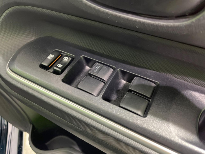 2017 Toyota Aqua DAA-NHP10 (UW-69f067723f654)[22]