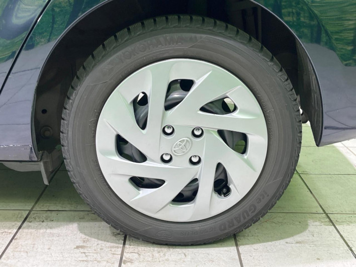 2017 Toyota Aqua DAA-NHP10 (UW-69f067723f654)[16]