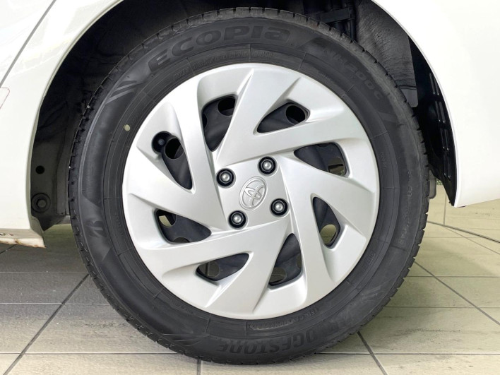 2018 Toyota Aqua DAA-NHP10 (UW-69f06773e3b40)[11]