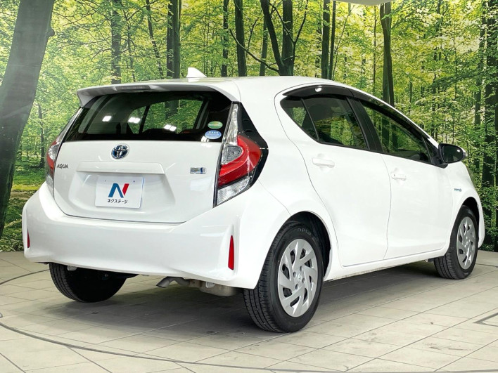 2018 Toyota Aqua DAA-NHP10 (UW-69f06773e3b40)[18]