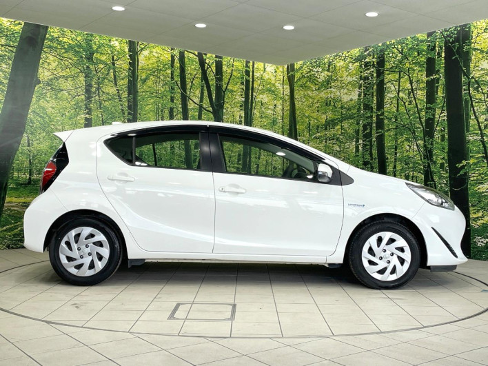 2018 Toyota Aqua DAA-NHP10 (UW-69f06773e3b40)[17]
