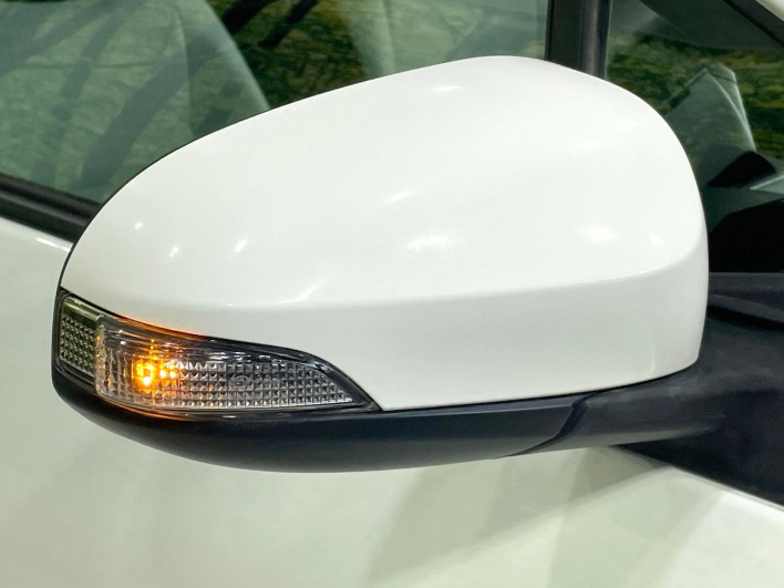 2018 Toyota Aqua DAA-NHP10 (UW-69f06773e3b40)[12]