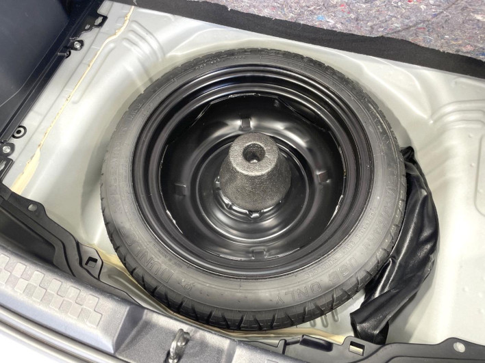 2018 Toyota Aqua DAA-NHP10 (UW-69f06773e3b40)[27]