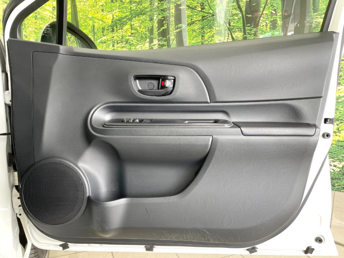 2018 Toyota Aqua DAA-NHP10 (UW-69f06773e3b40)[24]