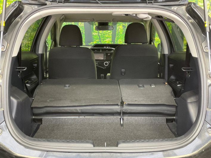 2018 Toyota Aqua DAA-NHP10 (UW-69f0677414486)[27]