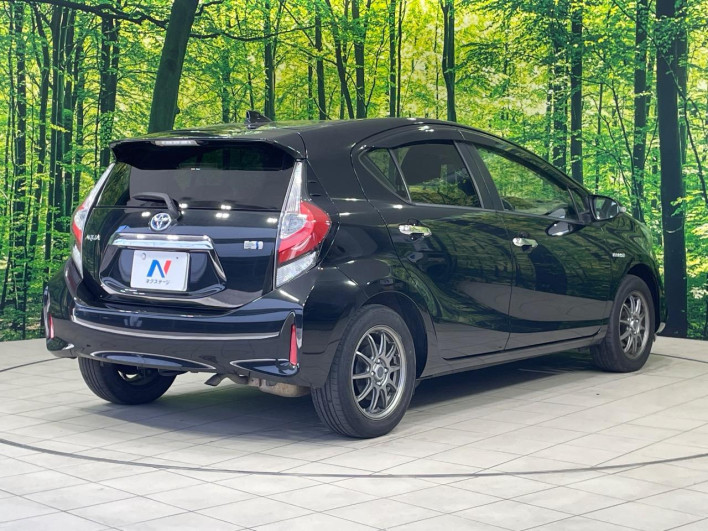 2018 Toyota Aqua DAA-NHP10 (UW-69f0677414486)[21]