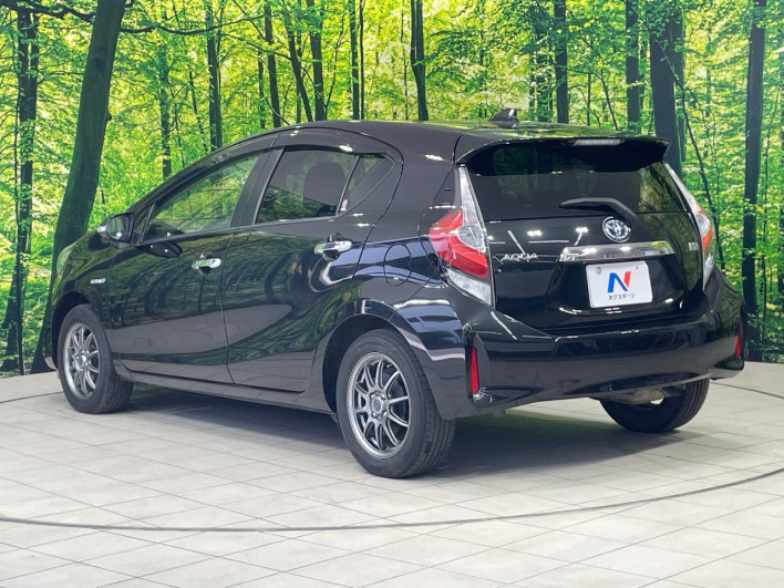 2018 Toyota Aqua DAA-NHP10 (UW-69f0677414486)[19]