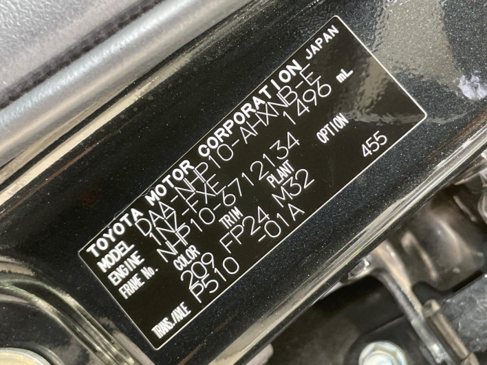 2018 Toyota Aqua DAA-NHP10 (UW-69f0677414486)[1]