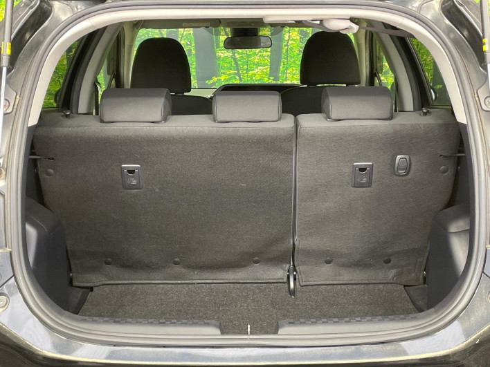 2018 Toyota Aqua DAA-NHP10 (UW-69f0677414486)[29]