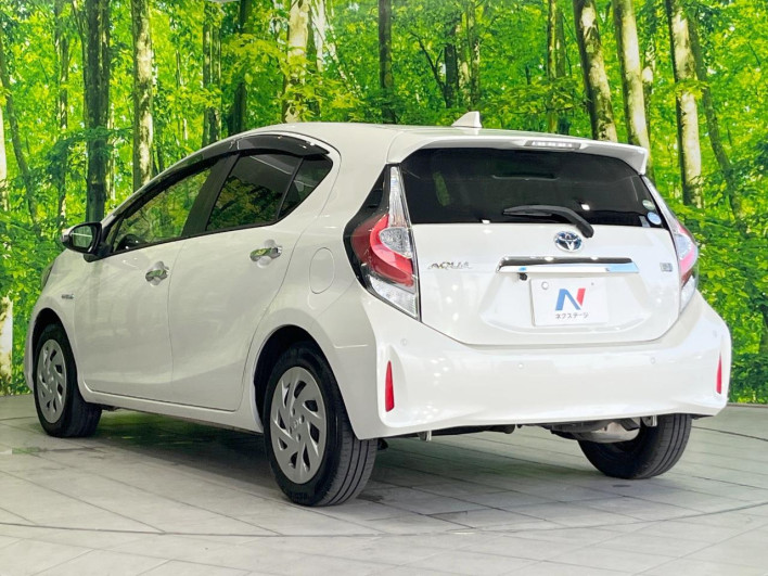 2018 Toyota Aqua DAA-NHP10 (UW-69f067746624e)[6]