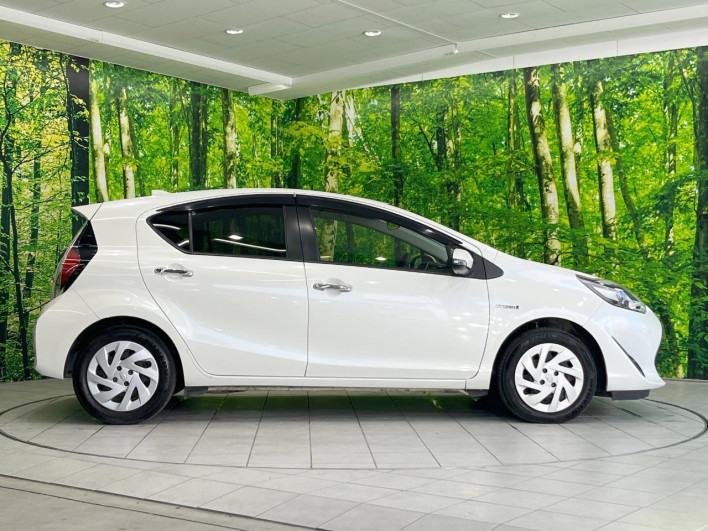 2018 Toyota Aqua DAA-NHP10 (UW-69f067746624e)[9]