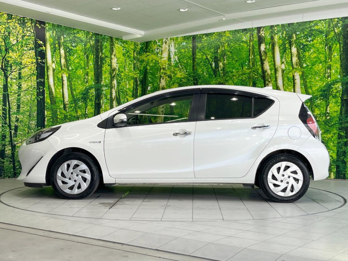 2018 Toyota Aqua DAA-NHP10 (UW-69f067746624e)[5]