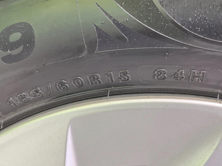 2018 Toyota Aqua DAA-NHP10 (UW-69f067746624e)[21]