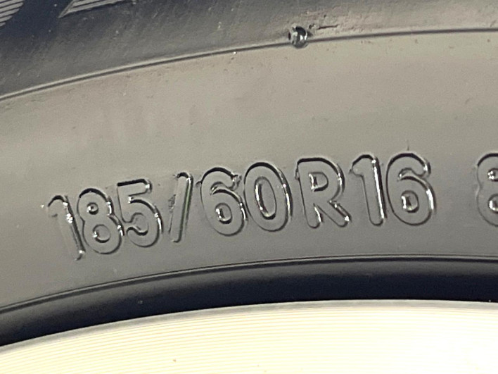 2019 Toyota Aqua DAA-NHP10H (UW-69f067748bd82)[20]