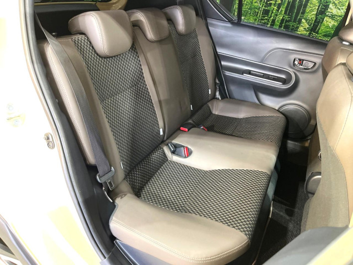 2019 Toyota Aqua DAA-NHP10H (UW-69f067748bd82)[25]