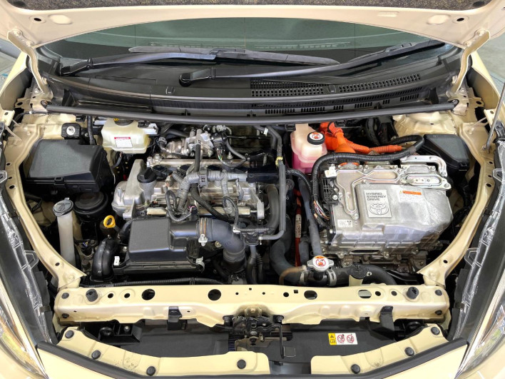 2019 Toyota Aqua DAA-NHP10H (UW-69f067748bd82)[4]