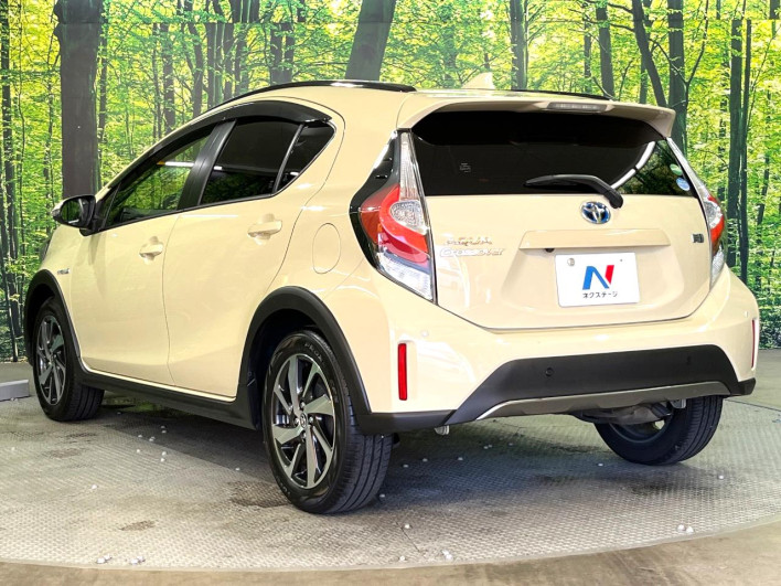 2019 Toyota Aqua DAA-NHP10H (UW-69f067748bd82)[11]