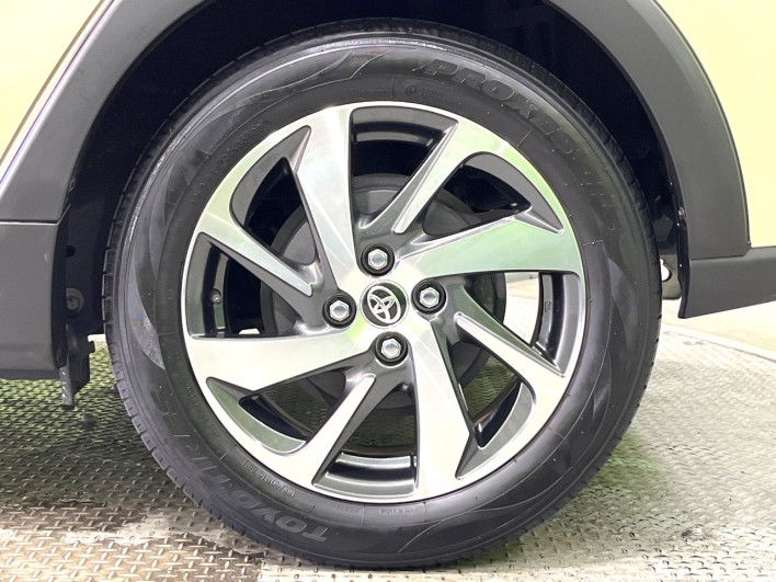 2019 Toyota Aqua DAA-NHP10H (UW-69f067748bd82)[22]