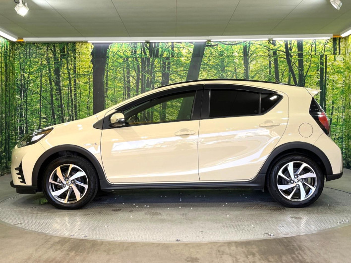 2019 Toyota Aqua DAA-NHP10H (UW-69f067748bd82)[12]