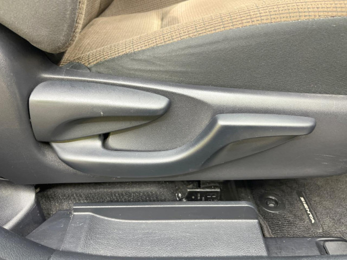 2016 Toyota Sienta DAA-NHP170G (UW-69f06775e980e)[17]