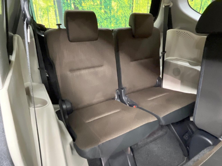 2016 Toyota Sienta DAA-NHP170G (UW-69f06775e980e)[21]