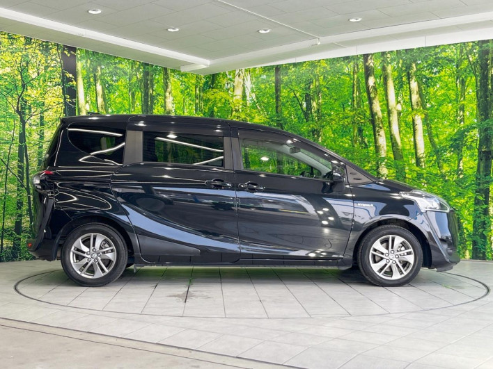 2017 Toyota Sienta DAA-NHP170G (UW-69f06775edd29)[9]