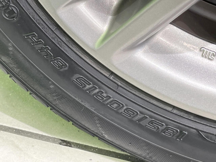2017 Toyota Sienta DAA-NHP170G (UW-69f06775edd29)[21]