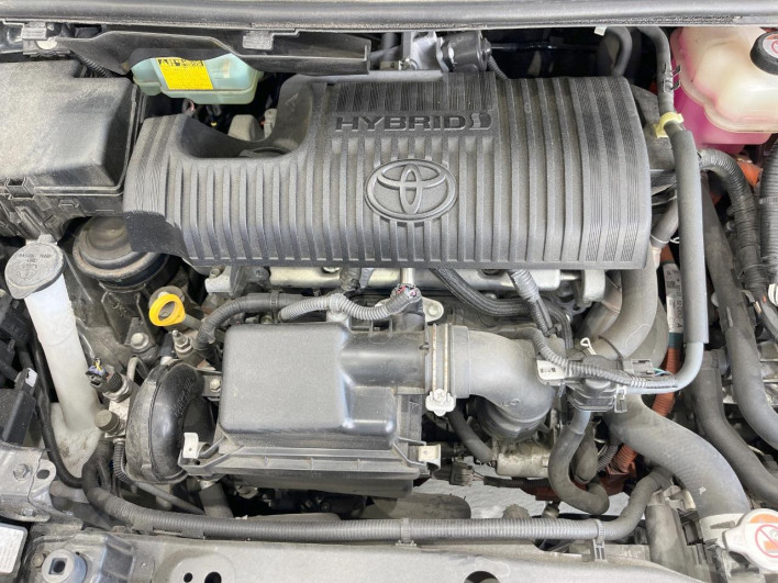 2017 Toyota Sienta DAA-NHP170G (UW-69f06775edd29)[16]